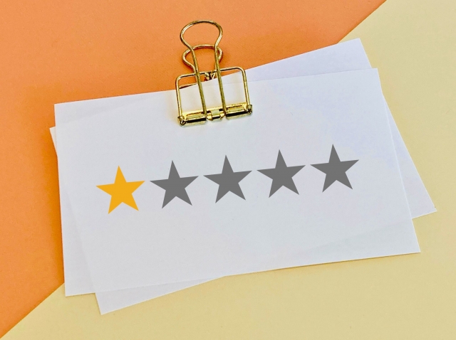 1つ星が描かれた紙