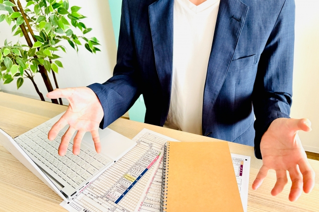 提案をするビジネスマン